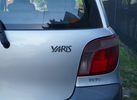 Toyota Yaris I producent tylko miarowych pokrowców samochodowych Czeladź ul. Nowopogońska 70