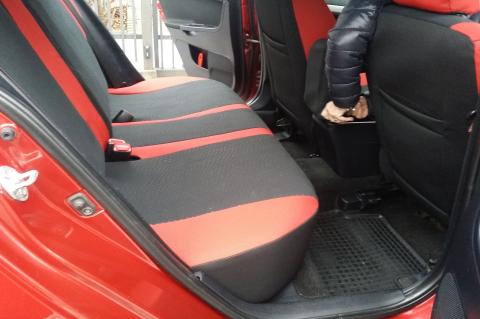 Pokrowce samochodowe Mitsubishi Lancer wstawki czerwone 299,30
