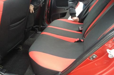 Pokrowce samochodowe Mitsubishi Lancer wstawki czerwone 299,32