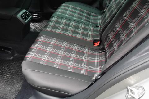 Pokrowce samochodowe Volkswagen Golf 7 oryginalna tkanina 300,28